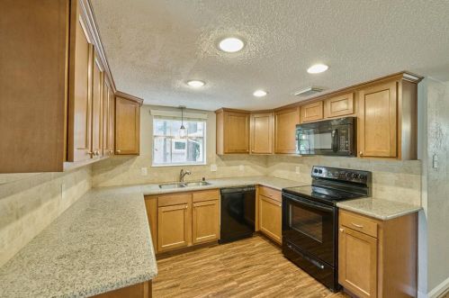 724 Vicksburg Ct, Conroe TX  77302-3836 exterior