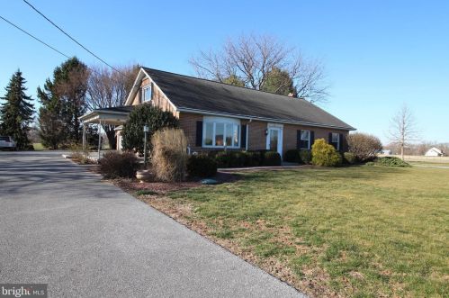 453 Martindale Rd, Ephrata PA  17522-9334 exterior