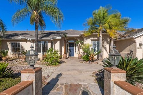 1922 Fernbrook Ct, El Cajon, CA 92019-2114
