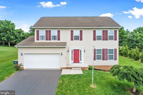 1220 Brooke Dr, York, PA 17315-2859