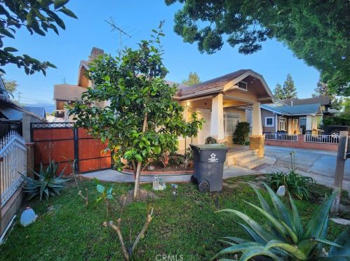 207 Cypress Ave, Santa Ana, CA 92701-5805