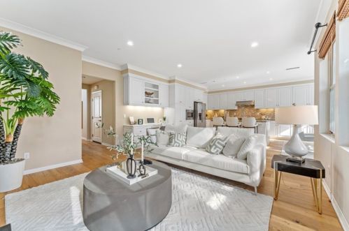 78 Rembrandt, Irvine CA  92620-7314 exterior