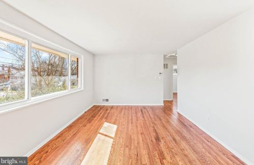 2711 Henderson Ave, Silver Spring MD 20902-1919 exterior