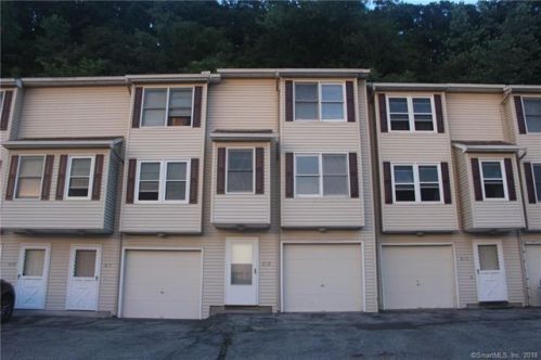 233 Derby Ave, Derby CT  06418-2077 exterior