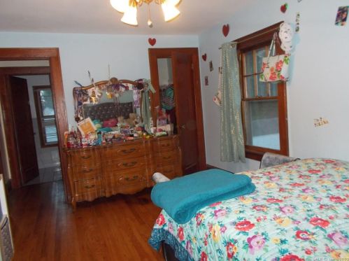 146 Emmett Ave, Derby CT  06418-1232 exterior