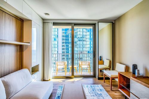 987 Queen St, Honolulu HI  96814-4118 exterior