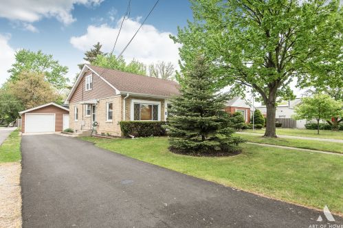 2084 Miner St, Des Plaines, IL 60016-4716
