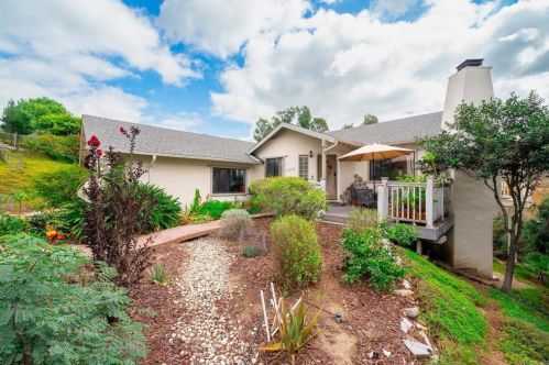 1453 Sunrise Dr, Vista CA  92084-6416 exterior