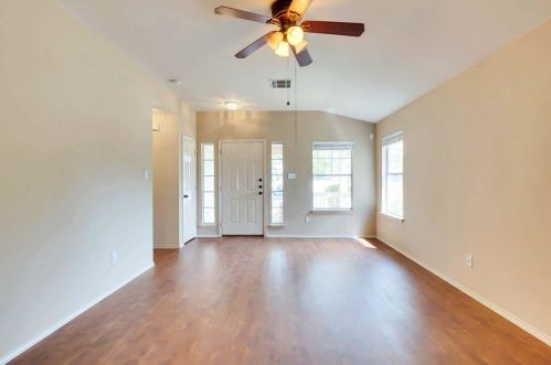 229 Strawn, Uhland TX  78640-4318 exterior