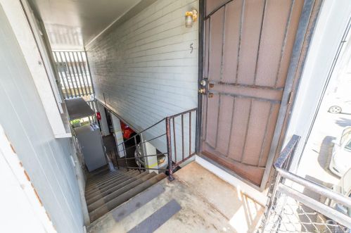 2969 Varsity Cir, Honolulu HI  96826-1745 exterior