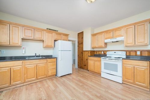 259 Pearl St, Middletown CT  06457-2745 exterior