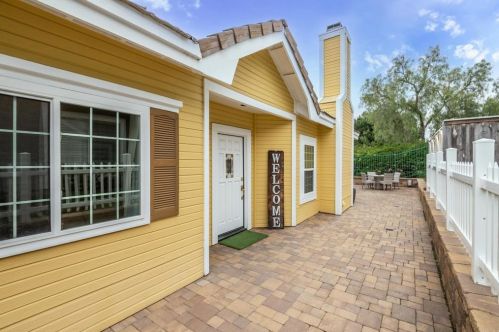 951 Rose Arbor Dr, San Marcos, CA 92078-4584