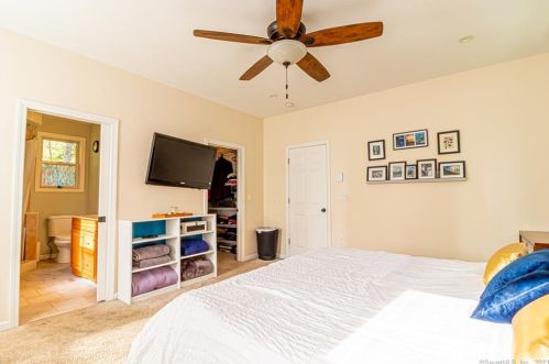 13 Foxcroft Rd, Niantic CT  06357-1415 exterior
