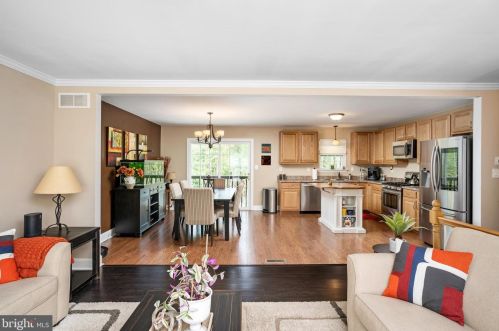 80 Clearview Ave, Trenton NJ  08619-1216 exterior