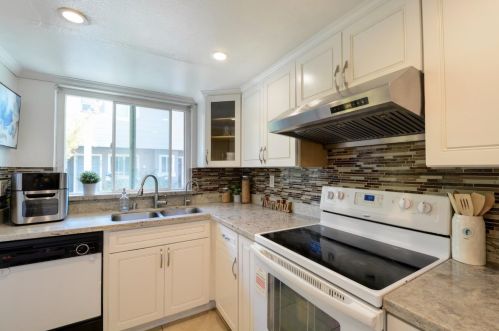 393 Temple Dr, Milpitas CA 95035-4759 exterior