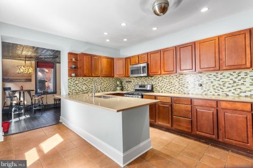 430 42 St, Philadelphia PA 19104-0044 exterior