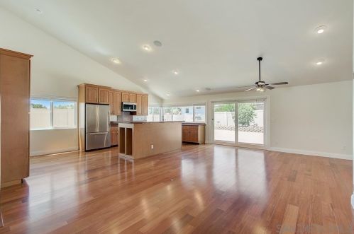 1827 Bailey Dr, Oceanside, CA 92054-6125