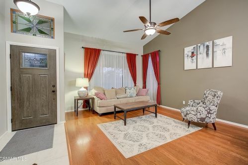 1267 Fitzgerald Rd, Simi Valley CA 93065-4480 exterior