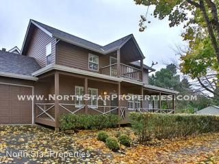 303 C Ave, West Linn OR  97034-2313 exterior