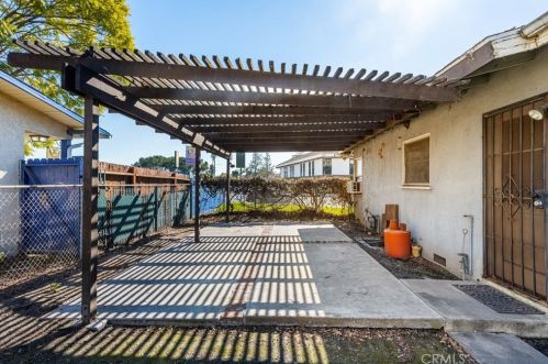 1102 West St, Anaheim CA  92801-2901 exterior