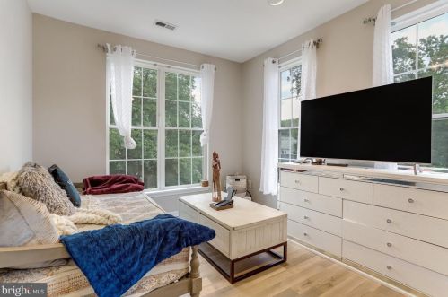 6803 Braddock Rd, Springfield VA  22151-3016 exterior