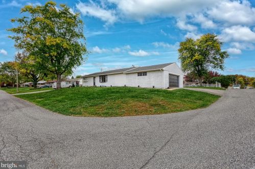 2401 Berkshire Ln, York, PA 17315-4613