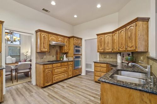 4204 Clf Dr, Carrollton TX 75010-4031 exterior