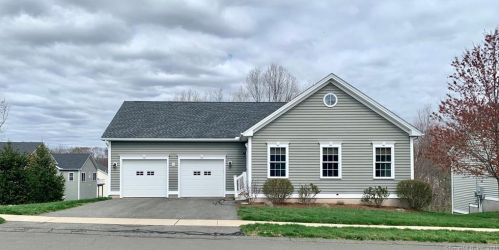 16 Chamberlain Xing, Windsor Locks, CT 06096-1331