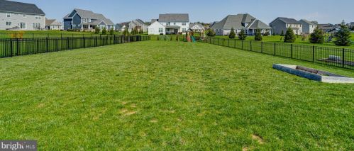 455 Greenhedge Dr, Lancaster PA  17603-7907 exterior