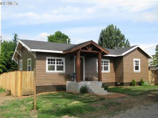 237 90th Ave, Portland, OR 97216-1545