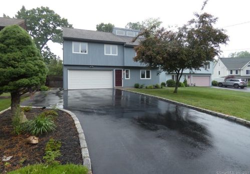 9 Oakledge Cir, Norwalk, CT 06854-2514