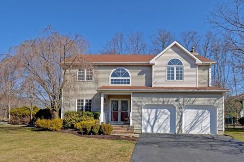 24 Lotus Ct, Tinton Falls, NJ 07712-7200