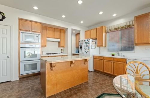 5747 Avenue, Lancaster, CA 93536