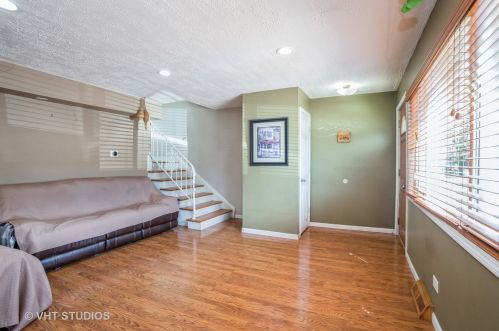 259 Dover Dr, Des Plaines, IL 60018-1151