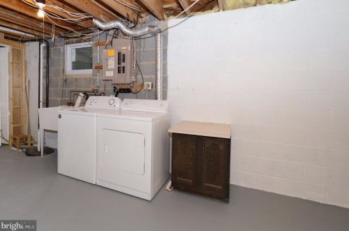 7099 Game Lord Dr, Springfield VA  22153-1312 exterior