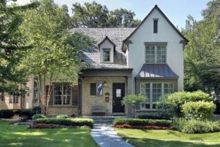 390 Hawthorn Ln, Northfield, IL 60093-4217