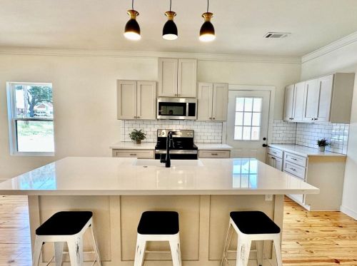 407 Holland St, Bellvue TX  77418-1425 exterior