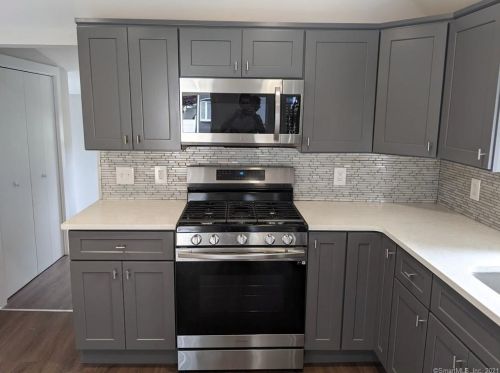 36 Catlin Pl, Huntington CT  06484-4404 exterior