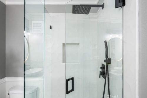 2405 Avalon Ave, Santa Ana CA 92705-7903 exterior