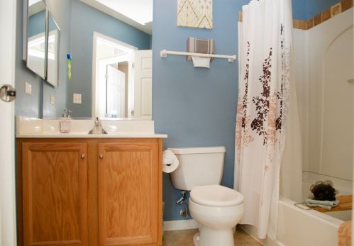 553 Lancaster Dr, Pingree Grove IL  60140-9156 exterior