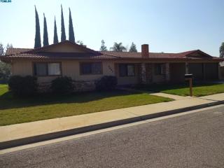 2941 Orchard Ave, Visalia, CA 93277-7153