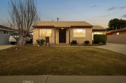 9551 Metro St, Downey, CA 90240-2552
