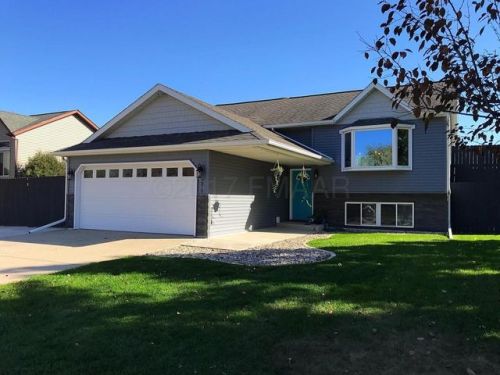 2919 Village Green Dr, Moorhead, MN 56560-5333