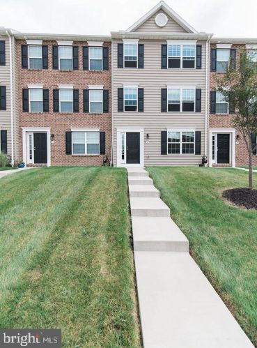 96 Breezewood Dr, Hanover PA  17331-9588 exterior