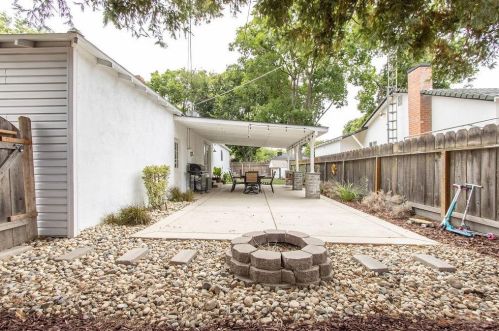 1640 Gulfstream Dr, Modesto CA  95350-2701 exterior