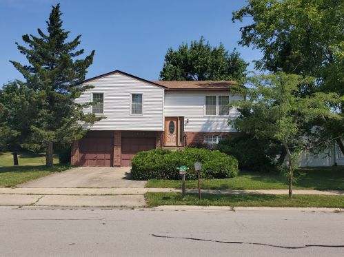 1082 Jennifer Ln, Lemont, IL 60440-1666