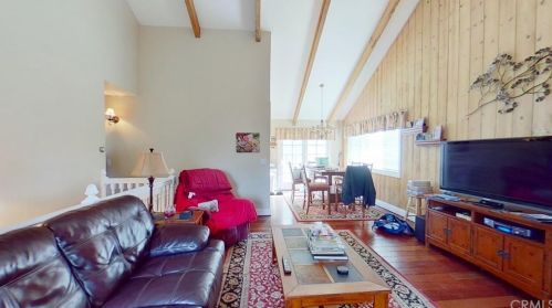 1039 Grass Valley Rd, Lake Arrowhead, CA