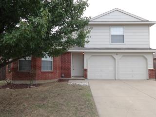 816 Meadowlark Dr, Fort Worth TX  76131-4886 exterior