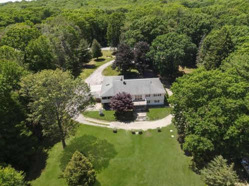 350 Shippee Rd, Warwick, RI 02818-1045