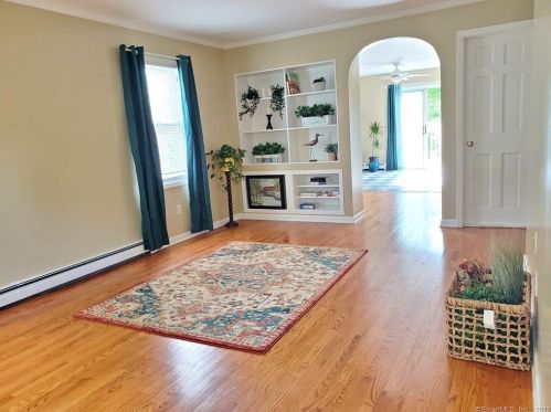 39 Nash Pl, Norwalk, CT 06854-1404
